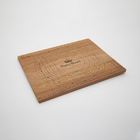 Tábua de corte de madeira com medidas para confeitaria, doces