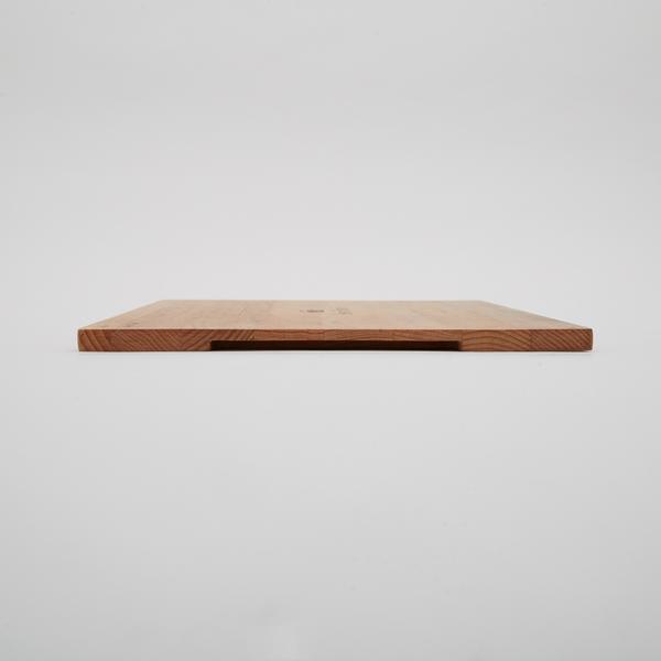 Tábua de corte de madeira com medidas para confeitaria, doces