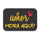 Tapete Decorativo Emborrachado Fundo Preto O Amor Mora Aqui -