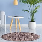 Tapete Emborrachado Oval Fundo Marrom E Arabescos Geométricos