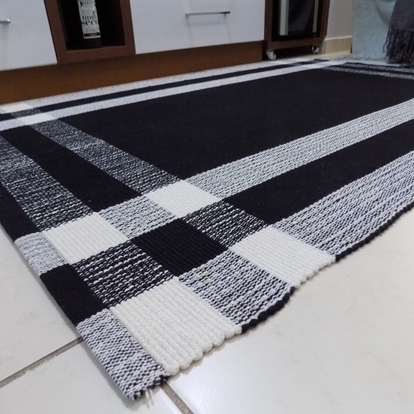 Tapete preto e cru clearance