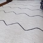 Tapete Para Sala Cru E Preto Bordado Ondas 1.50x2.00