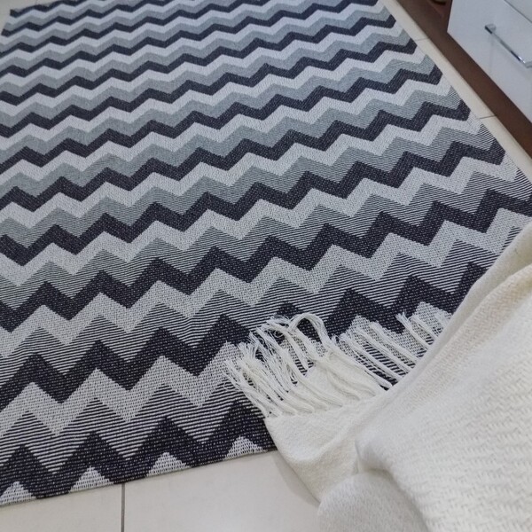 Tapete Para Sala Preto E Cru Chevron 1.45x3.00