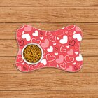 Tapete Pet Ossinho Vermelho Com Corações Branco E Preto