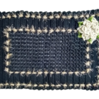 Tapete Preto Com Flor Branca De Crochê Artesanal