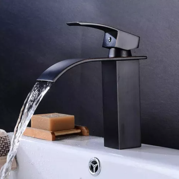 Torneira Cascata Baixa Preto Cromado Monocomando