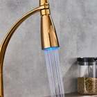 Torneira Cozinha Gourmet Dourada Monocomando Flexível Led