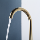 Torneira de Cozinha Misturador Monocomando Água Quente e Fria