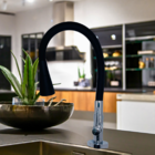 Torneira Gourmet Flexível Preta Chuveirinho Prata Bancada Met