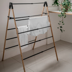 Varal de Chão Triangular 5 Andares em Bambu Hastes de Metal Expansíveis Preto e Bege 44 até 70cm 64x100 Compacto Oikos