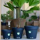 Vaso Autoirrigável Bari Com Rodas 50 (54l) Preto Okla