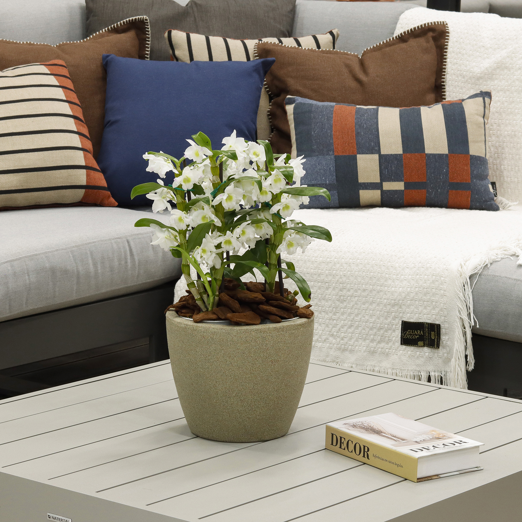 Vaso de Planta Médio em Plástico Areia Malta Naterial