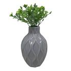 Vaso Moderno De Cerâmica Com Trabalhado E Planta Artificial