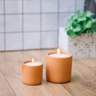 Vela Com Suporte Em Cimento Riscado Cor Terra  - Mart