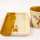 Xícara Com Pires Da Serra Da Capivara. Cor:bege